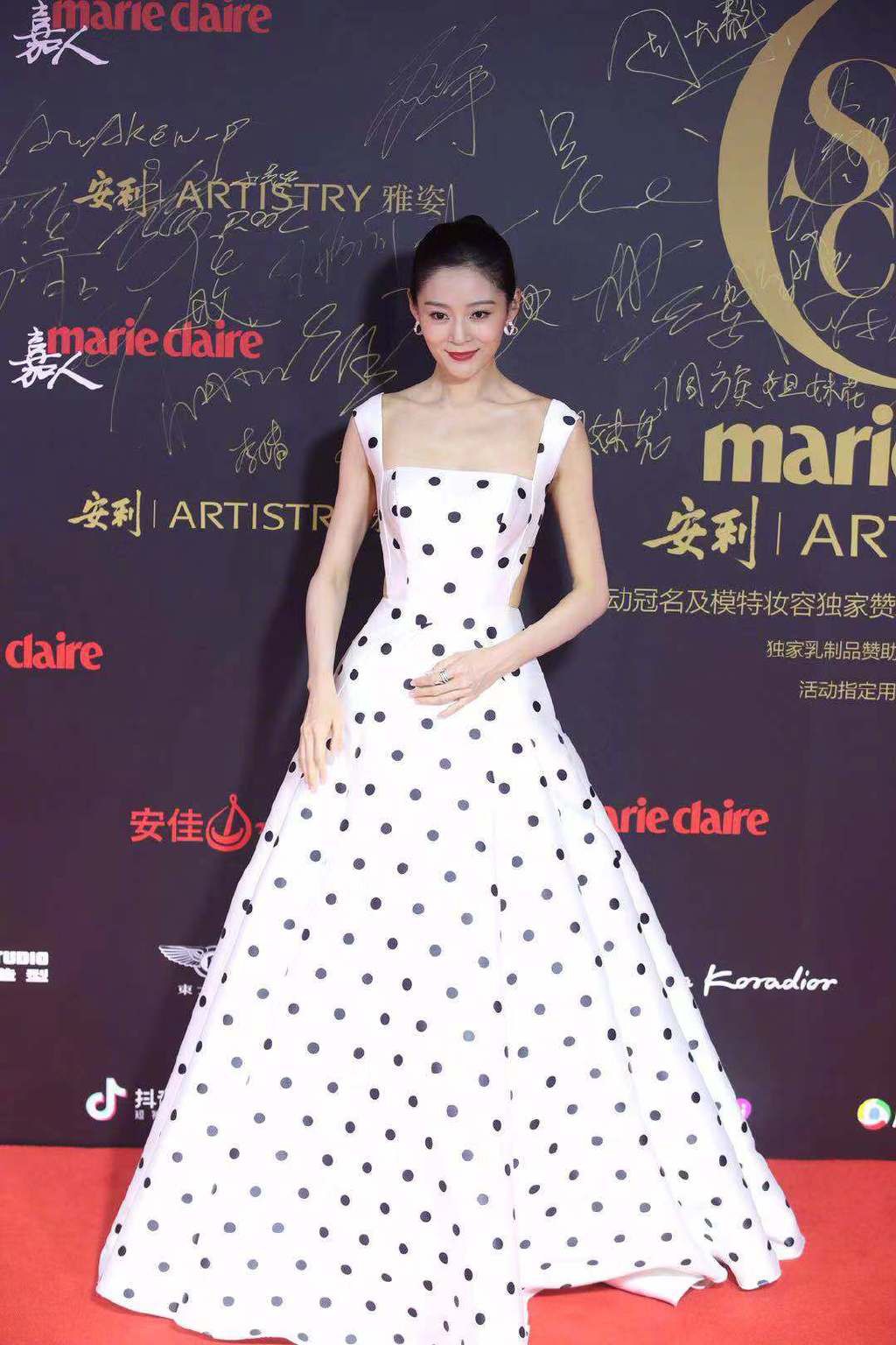 Thảm đỏ Marie Claire: Dương Mịch khí chất ngút ngàn, Angela Baby cùng dàn mỹ nhân đua nhau khoe ngực đầy với váy xẻ hết cỡ - Ảnh 30. Thảm đỏ Marie Claire: Dương Mịch khí chất ngút ngàn, Angela Baby cùng dàn mỹ nhân đua nhau khoe ngực đầy với váy xẻ hết cỡ - Ảnh 30.