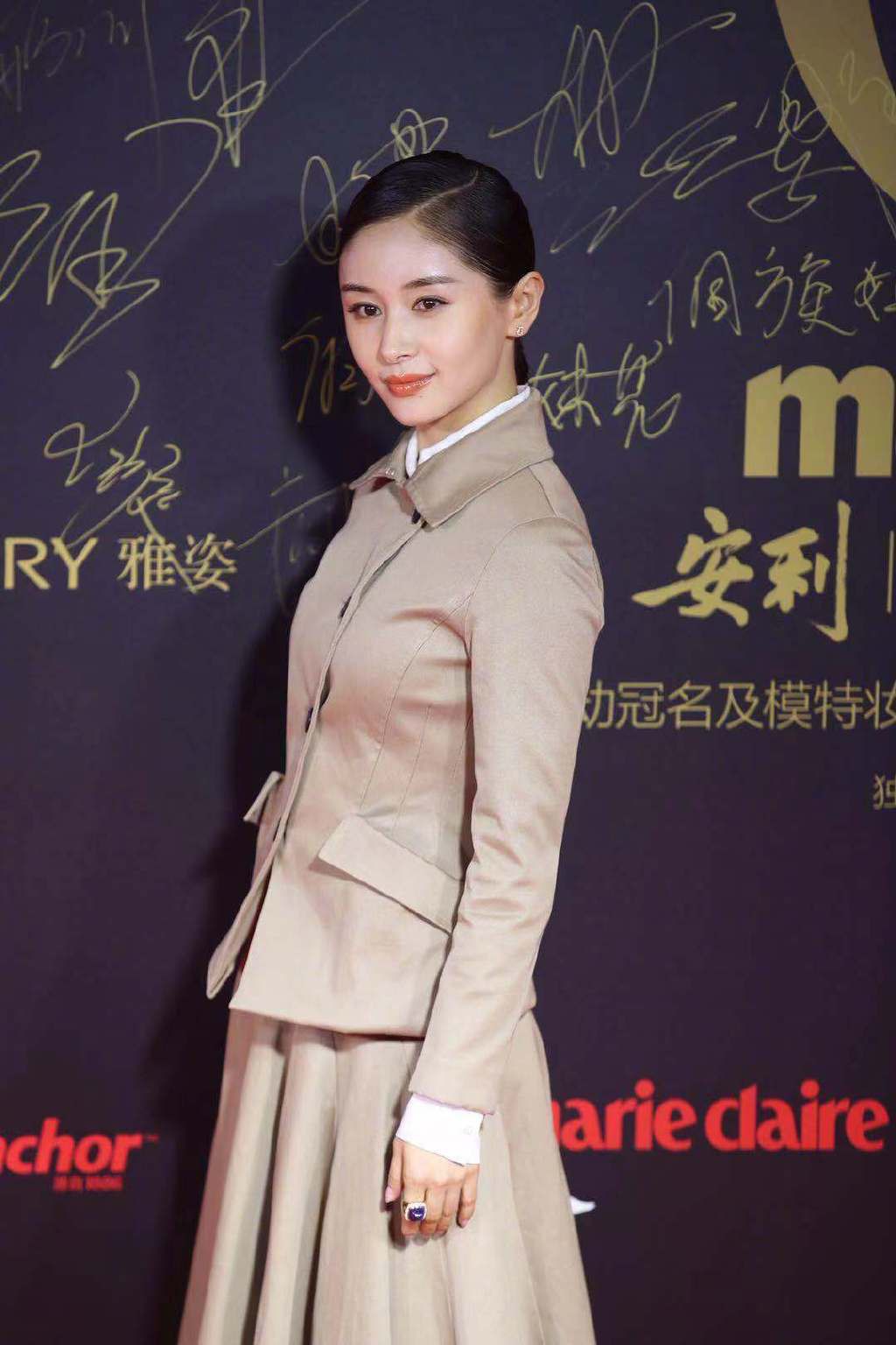 Thảm đỏ Marie Claire: Dương Mịch khí chất ngút ngàn, Angela Baby cùng dàn mỹ nhân đua nhau khoe ngực đầy với váy xẻ hết cỡ - Ảnh 14. Thảm đỏ Marie Claire: Dương Mịch khí chất ngút ngàn, Angela Baby cùng dàn mỹ nhân đua nhau khoe ngực đầy với váy xẻ hết cỡ - Ảnh 14.