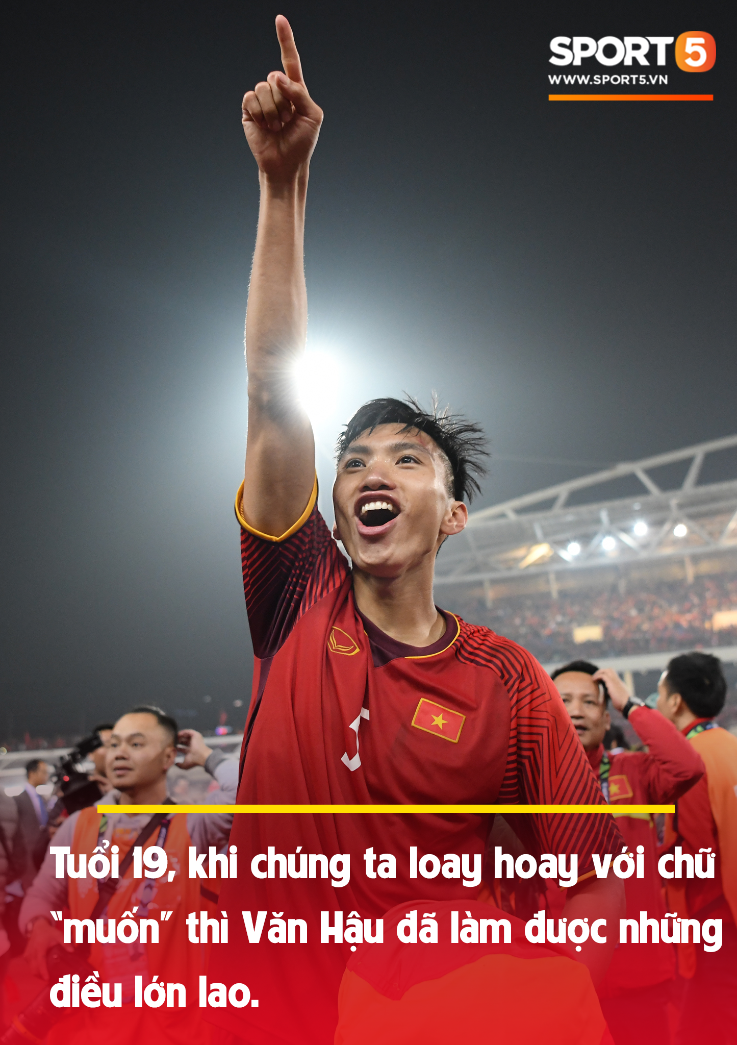19 tuổi bạn có gì trong tay, còn Đoàn Văn Hậu đã có cả gia tài - Ảnh 2. 19 tuổi bạn có gì trong tay, còn Đoàn Văn Hậu đã có cả gia tài - Ảnh 2.