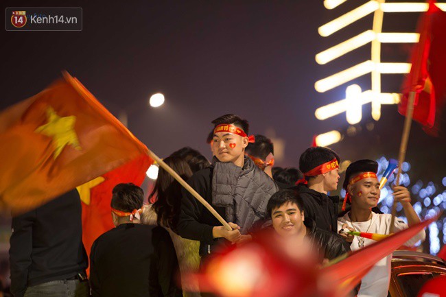 Hình ảnh flycam ấn tượng tại chảo lửa Thái Nguyên trong đêm chung kết AFF Cup được chia sẻ khiến nhiều người choáng ngợp - Ảnh 11.