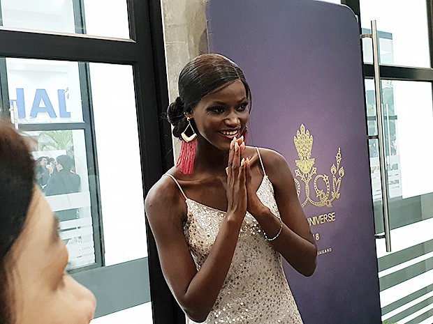 Sau ánh hào quang Miss Universe 2018 là câu chuyện đầy nghị lực của một thí sinh hụt đến từ Châu Phi - Ảnh 3.