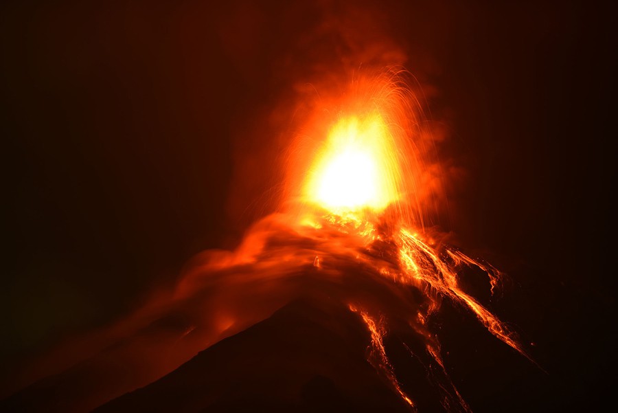 5 vụ núi lửa phun trào kinh khủng nhất năm 2018: đầy tàn nhẫn nhưng cũng đẹp diệu kỳ - Ảnh 4.