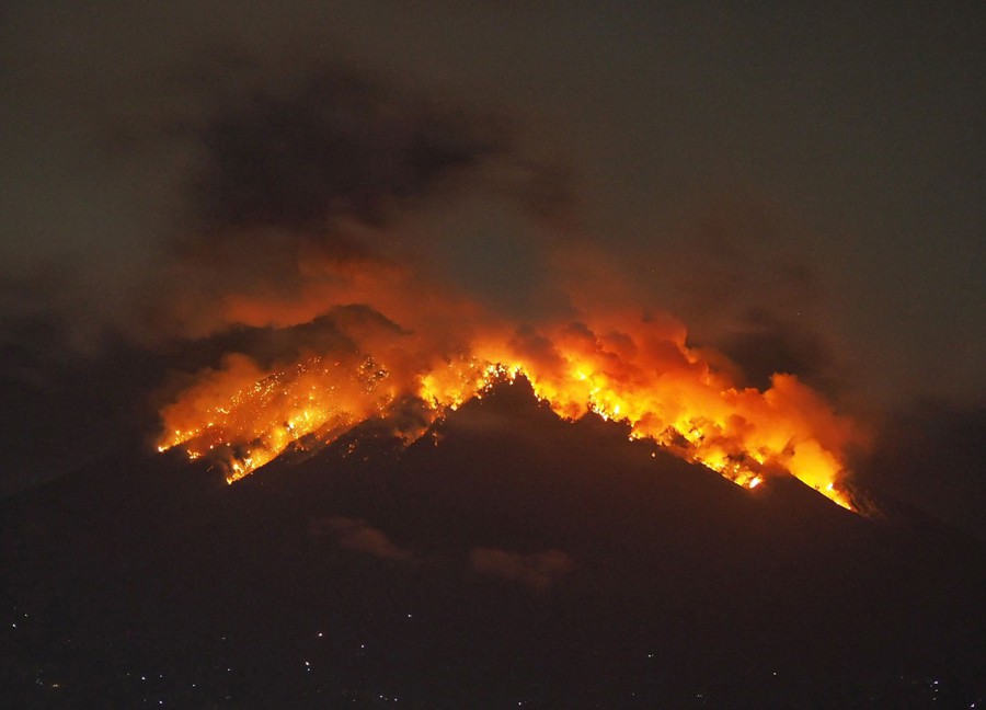 5 vụ núi lửa phun trào kinh khủng nhất năm 2018: đầy tàn nhẫn nhưng cũng đẹp diệu kỳ - Ảnh 9.