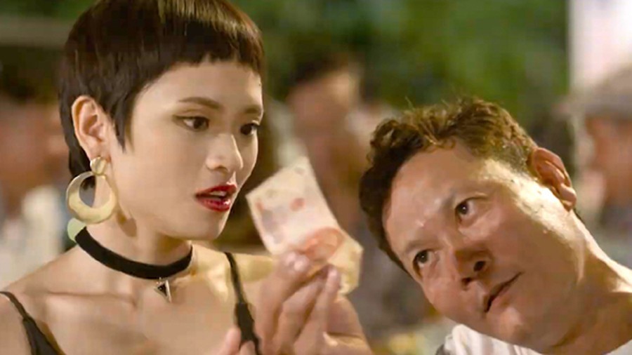 My Sói phiên bản Những Cô Gái Trong Thành Phố: Mười mấy năm theo ngành để nuôi bạn trai tù tội - Ảnh 1. My Sói phiên bản Những Cô Gái Trong Thành Phố: Mười mấy năm theo ngành để nuôi bạn trai tù tội - Ảnh 1.