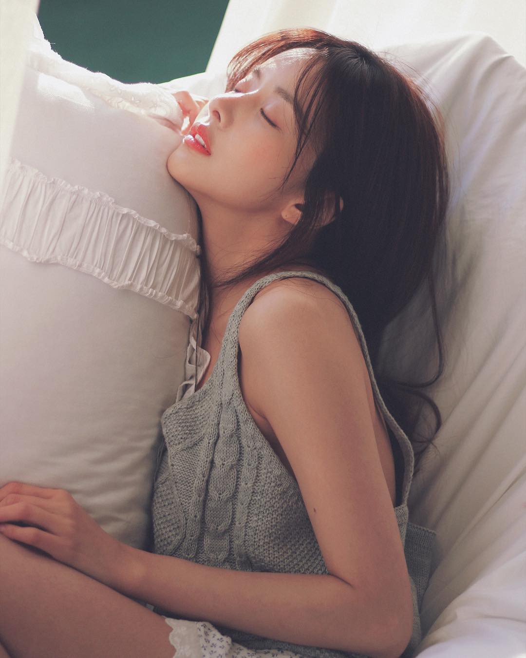 Vợ sắp cũ của Hyun Bin lấn át cả Park Shin Hye: Đẹp như nàng thơ, gây sốt vì body quá bốc lửa và hẹn hò với đàn em - Ảnh 13. Vợ sắp cũ của Hyun Bin lấn át cả Park Shin Hye: Đẹp như nàng thơ, gây sốt vì body quá bốc lửa và hẹn hò với đàn em - Ảnh 13.