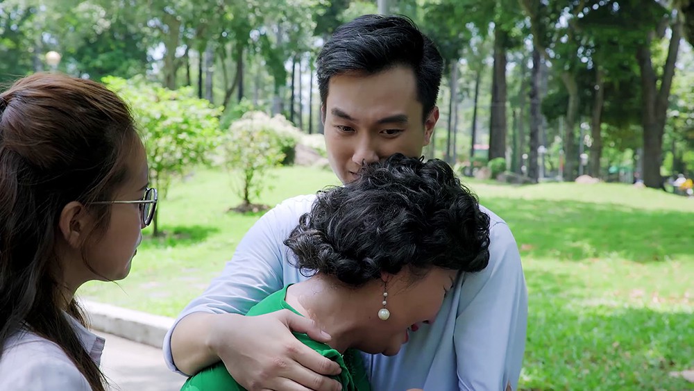 Gạo Nếp Gạo Tẻ: Con trai lâm bạo bệnh, Hân đứng trước nguy cơ đi tù mọt gông - Ảnh 4. Gạo Nếp Gạo Tẻ: Con trai lâm bạo bệnh, Hân đứng trước nguy cơ đi tù mọt gông - Ảnh 4.