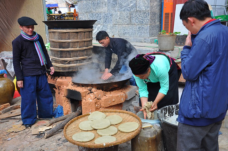 Thứ bánh gắn liền với loài hoa nổi tiếng của Hà Giang lại là một đặc sản mà ai lên đây cũng phải tìm ăn thử - Ảnh 4.