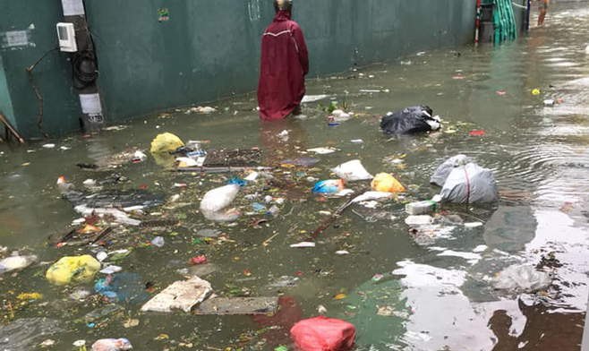 Lãnh đạo Đà Nẵng nói về trận ngập lịch sử: Ở các cống xả tràn ngập chăn, màn, chiếu, gối… - Ảnh 3. Lãnh đạo Đà Nẵng nói về trận ngập lịch sử: Ở các cống xả tràn ngập chăn, màn, chiếu, gối… - Ảnh 3.