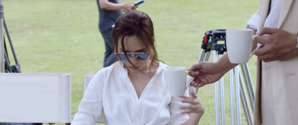 Chị trợ lý Mỹ Tâm vừa lộ diện đã hào hứng mách bạn cách nhận biết 3D! - Ảnh 4. Chị trợ lý Mỹ Tâm vừa lộ diện đã hào hứng mách bạn cách nhận biết 3D! - Ảnh 4.