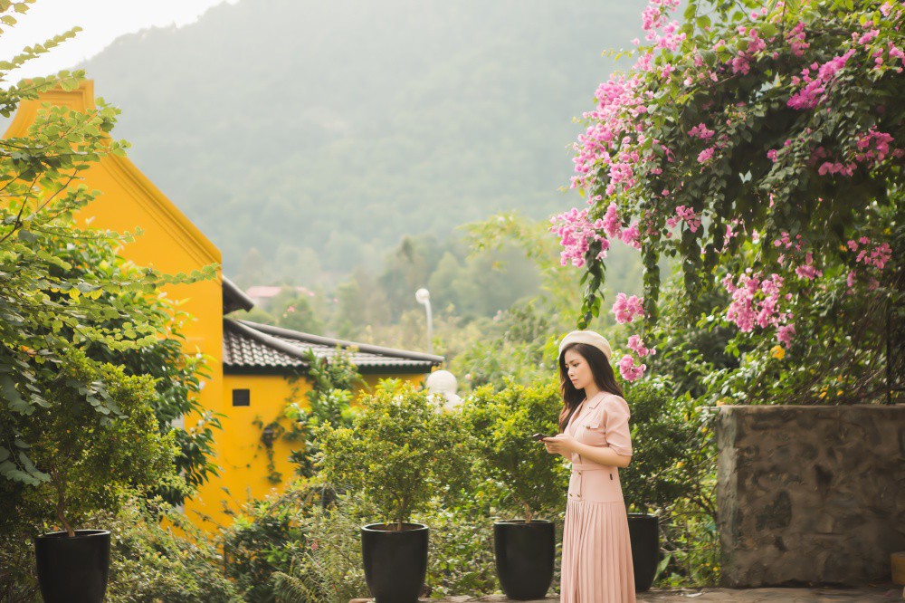 Lại một đề tài về người thứ ba của Vpop, Dương Hoàng Yến và Quỳnh Búp Bê sẽ đấu tranh giành người yêu thế nào? - Ảnh 8. Lại một đề tài về người thứ ba của Vpop, Dương Hoàng Yến và Quỳnh Búp Bê sẽ đấu tranh giành người yêu thế nào? - Ảnh 8.