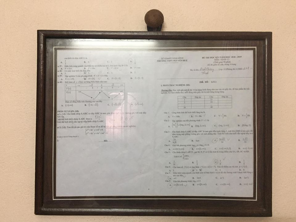 Lần đầu được 5.2 điểm thi môn Toán, nữ sinh đóng khung treo lên tường để ghi nhận chiến công hiển hách - Ảnh 1. Lần đầu được 5.2 điểm thi môn Toán, nữ sinh đóng khung treo lên tường để ghi nhận chiến công hiển hách - Ảnh 1.