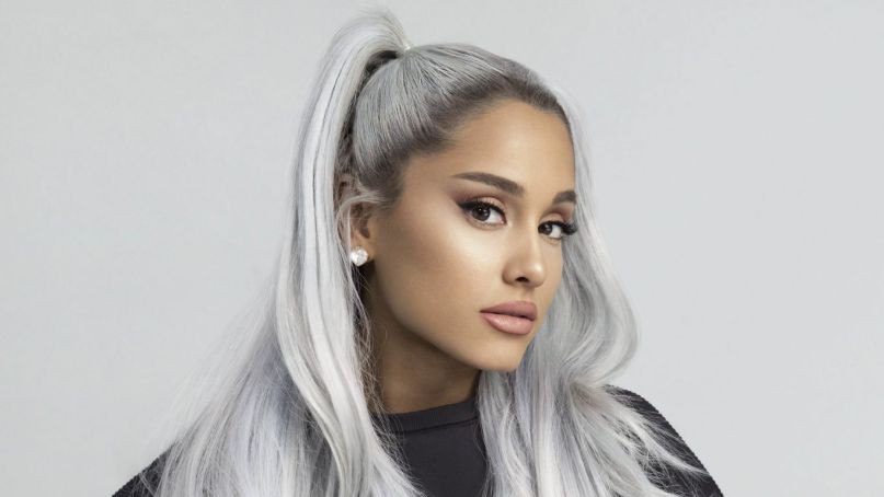 Ariana Grande vượt mặt BTS và Taylor Swift, xác lập loạt kỉ lục mới với MV thank u, next - Ảnh 3. Ariana Grande vượt mặt BTS và Taylor Swift, xác lập loạt kỉ lục mới với MV thank u, next - Ảnh 3.