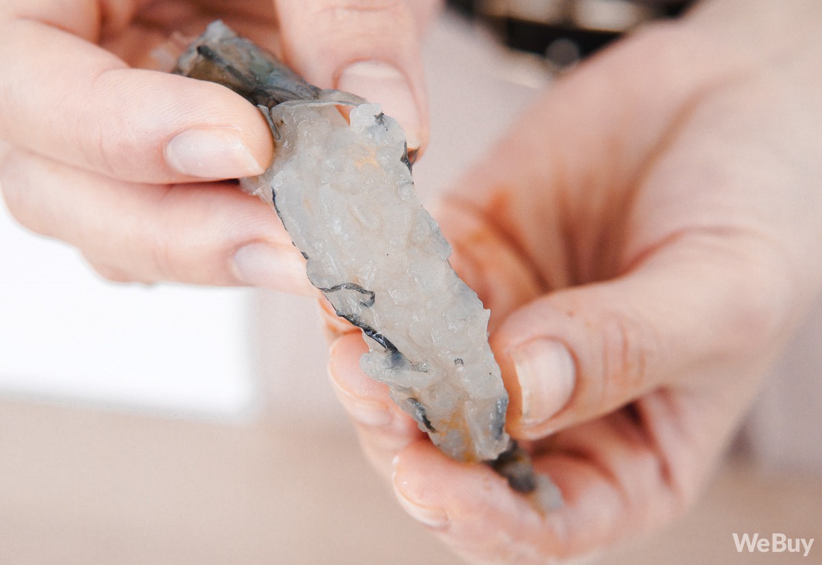 Muốn tiết kiệm thời gian nên mua kìm lột vỏ tôm, gái xinh cay đắng nhận ra đến cuối cùng bàn tay ta lại làm nên tất cả - Ảnh 8.