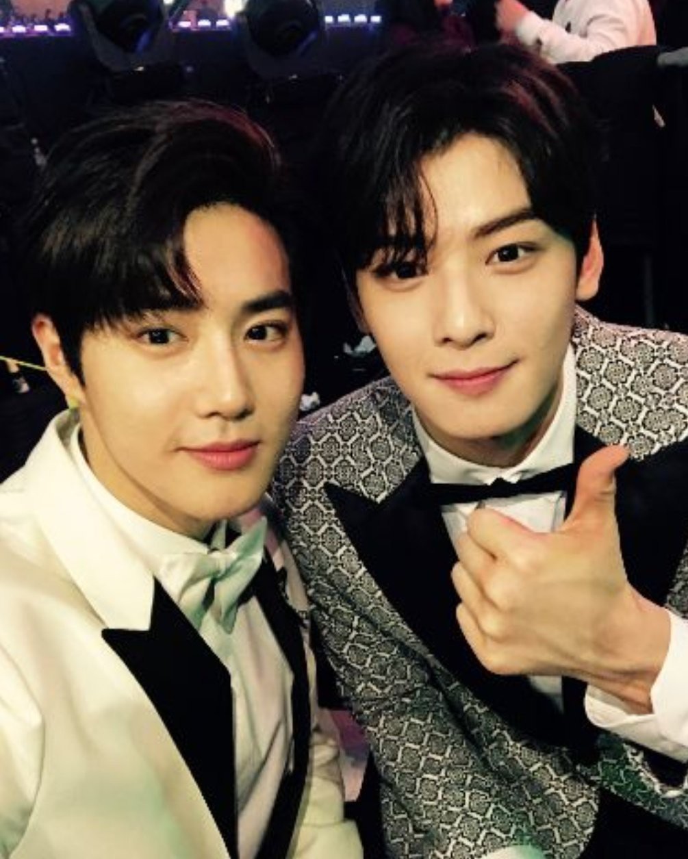 Khi các nam thần Kpop đình đám nhất đọ sắc trong 1 khung hình: Tìm ra mỹ nam dìm hàng mọi đối thủ - Ảnh 2. Khi các nam thần Kpop đình đám nhất đọ sắc trong 1 khung hình: Tìm ra mỹ nam dìm hàng mọi đối thủ - Ảnh 2.