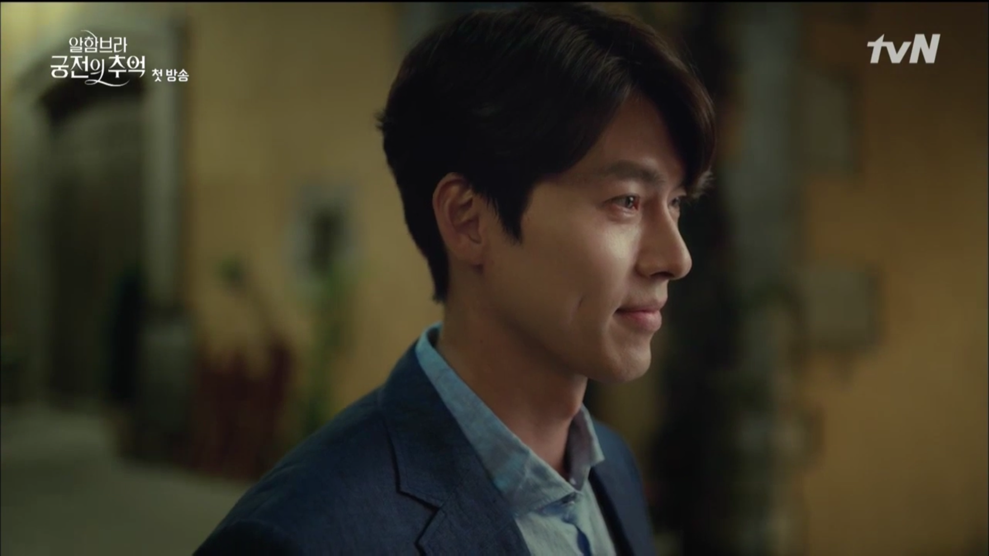 Mới tập đầu “Memories of the Alhambra”, Hyun Bin đã bị Park Shin Hye “hành” cho lên bờ xuống ruộng - Ảnh 3. Mới tập đầu “Memories of the Alhambra”, Hyun Bin đã bị Park Shin Hye “hành” cho lên bờ xuống ruộng - Ảnh 3.