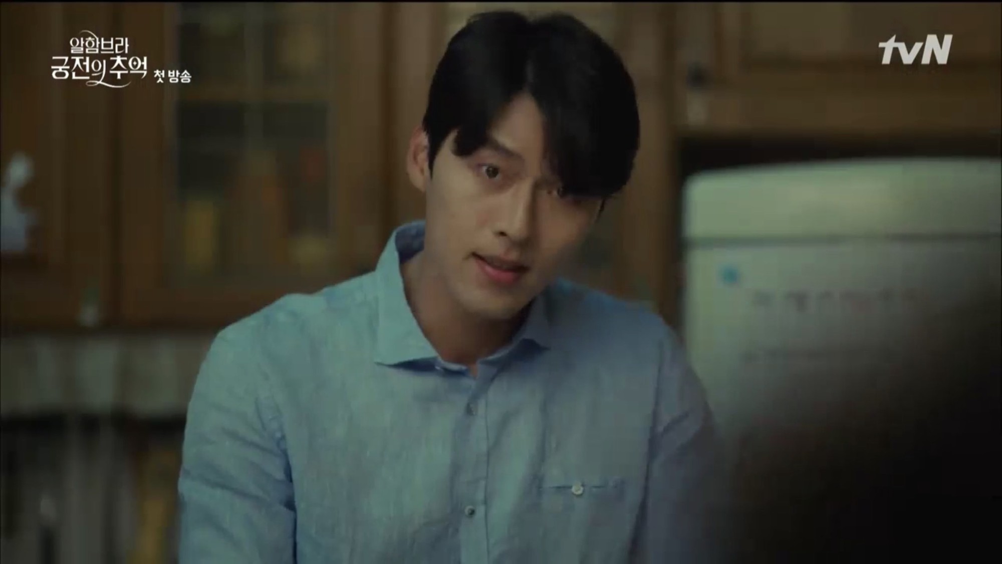 Loạt bằng chứng cho thấy Hyun Bin vô lại vẫn hoàn vô lại trong “Hồi Ức Alhambra” - Ảnh 13. Loạt bằng chứng cho thấy Hyun Bin vô lại vẫn hoàn vô lại trong “Hồi Ức Alhambra” - Ảnh 13.