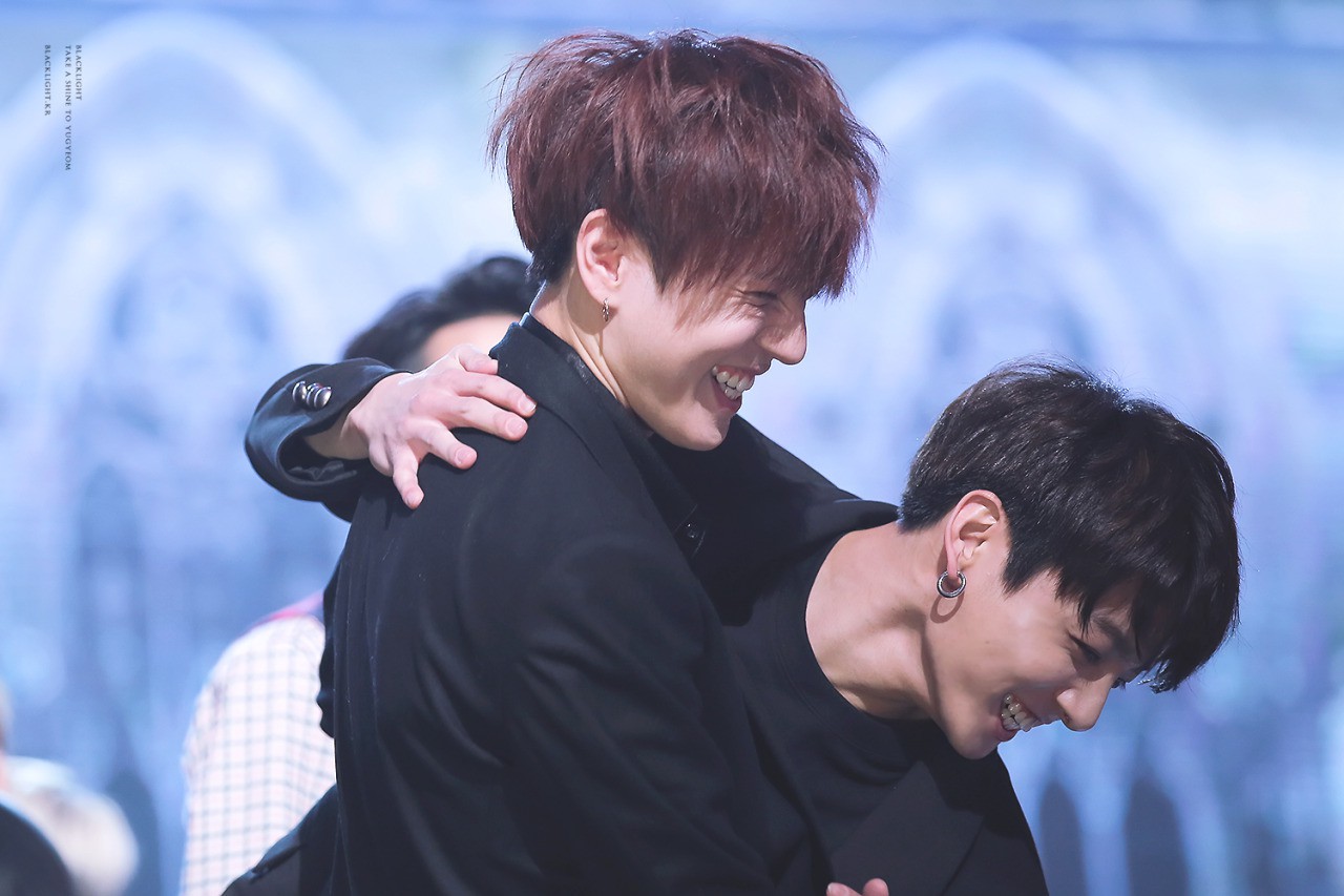 Khi các nam thần Kpop đình đám nhất đọ sắc trong 1 khung hình: Tìm ra mỹ nam dìm hàng mọi đối thủ - Ảnh 19. Khi các nam thần Kpop đình đám nhất đọ sắc trong 1 khung hình: Tìm ra mỹ nam dìm hàng mọi đối thủ - Ảnh 19.