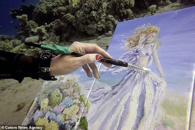 Khi nghệ thuật không giới hạn: Những bức tranh sống động tuyệt đẹp được tạo ra dưới đáy đại dương suốt 6 tiếng đồng hồ - Ảnh 2.