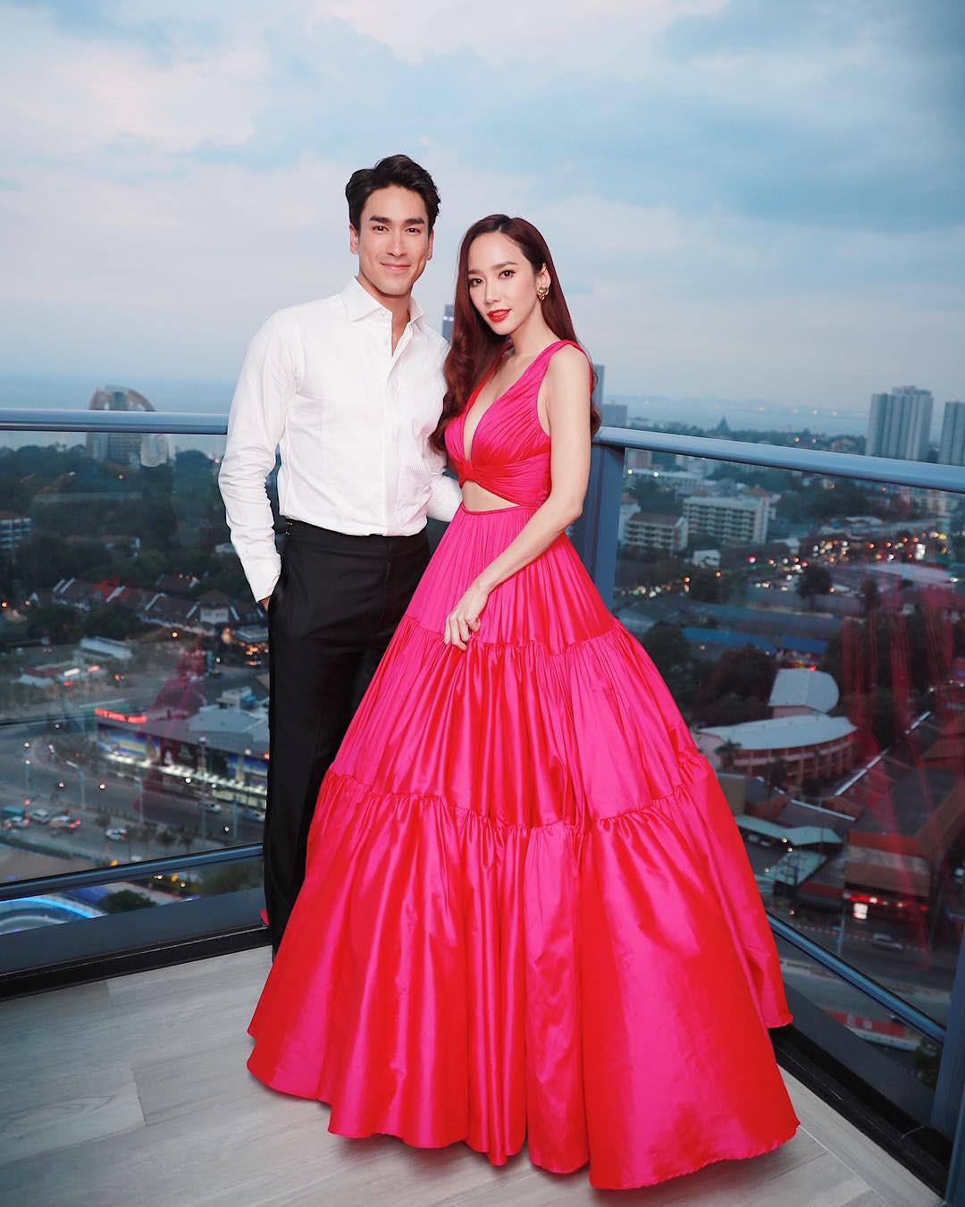 Zombi jinsiy aloqa pornografik rasmlari