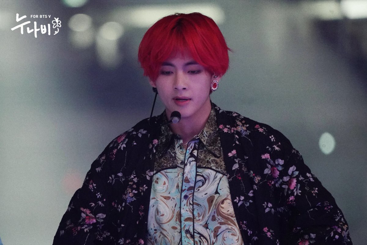 Sao Kpop “reaction” sân khấu đỉnh cao của BTS tại MMA 2018: Hầu hết đều có chung một biểu cảm, hành động đẹp của MAMAMOO được khen - Ảnh 3. Sao Kpop “reaction” sân khấu đỉnh cao của BTS tại MMA 2018: Hầu hết đều có chung một biểu cảm, hành động đẹp của MAMAMOO được khen - Ảnh 3.