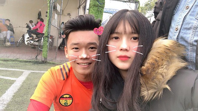 Nhan sắc bạn gái của Nguyễn Thành Chung - chàng cầu thủ vừa được HLV Park gọi lên tuyển - Ảnh 1. Nhan sắc bạn gái của Nguyễn Thành Chung - chàng cầu thủ vừa được HLV Park gọi lên tuyển - Ảnh 1.