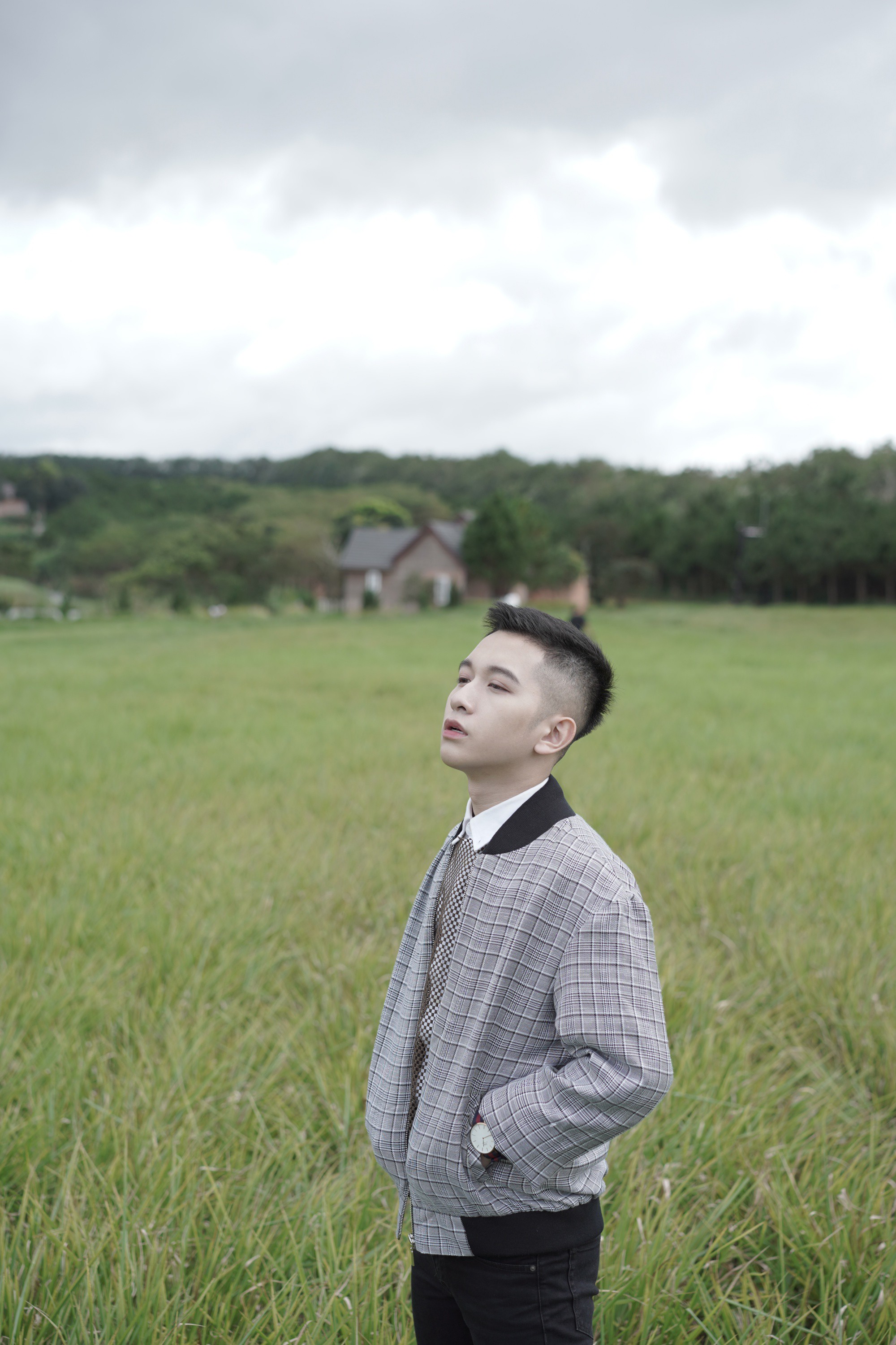 Hoàng tử The Voice Đỗ Hoàng Dương điển trai không tì vết trong MV đầu tay tự sản xuất - Ảnh 3. Hoàng tử The Voice Đỗ Hoàng Dương điển trai không tì vết trong MV đầu tay tự sản xuất - Ảnh 3.