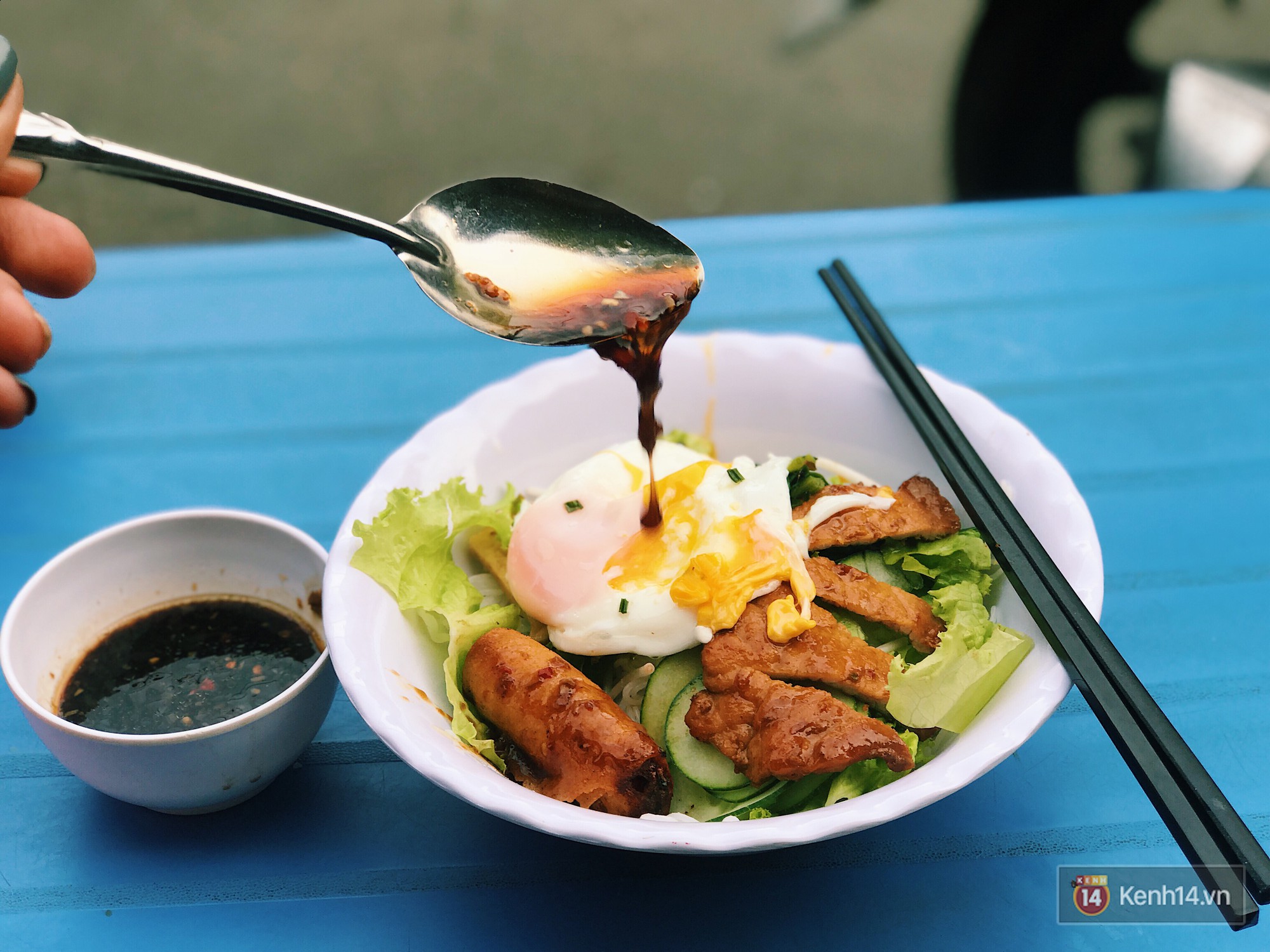 Bún xì dầu: món ăn nghe tên bần bần nhưng ngon bá cháy - Ảnh 3. Bún xì dầu: món ăn nghe tên bần bần nhưng ngon bá cháy - Ảnh 3.