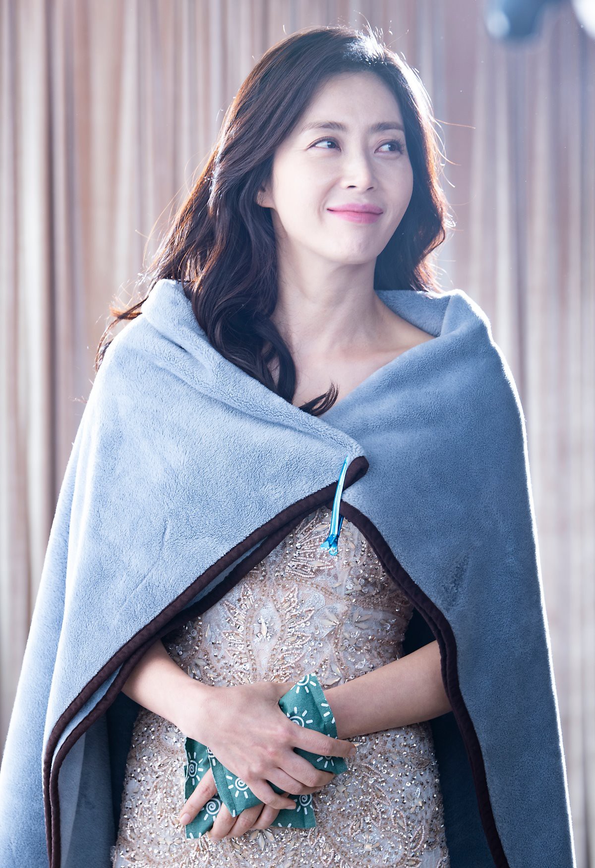Chỉ bằng một bộ ảnh hậu trường, mỹ nhân U50 của Secret Garden vượt luôn đẳng cấp trẻ đẹp khó tin của mẹ Kim Tan - Ảnh 2. Chỉ bằng một bộ ảnh hậu trường, mỹ nhân U50 của Secret Garden vượt luôn đẳng cấp trẻ đẹp khó tin của mẹ Kim Tan - Ảnh 2.