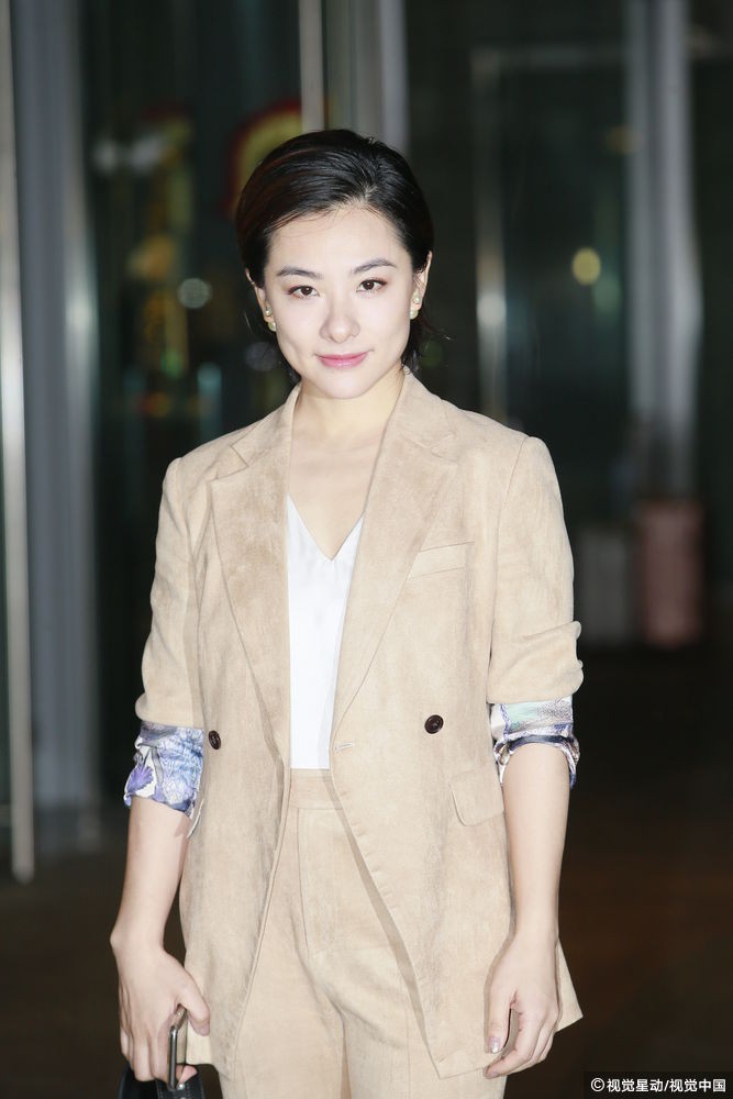 Đám cưới hoành tráng của Chung Hân Đồng: Ông trùm showbiz Hong Kong, con gái tài phiệt Macau cùng dàn sao hạng A tề tựu đông đủ - Ảnh 30. Đám cưới hoành tráng của Chung Hân Đồng: Ông trùm showbiz Hong Kong, con gái tài phiệt Macau cùng dàn sao hạng A tề tựu đông đủ - Ảnh 30.