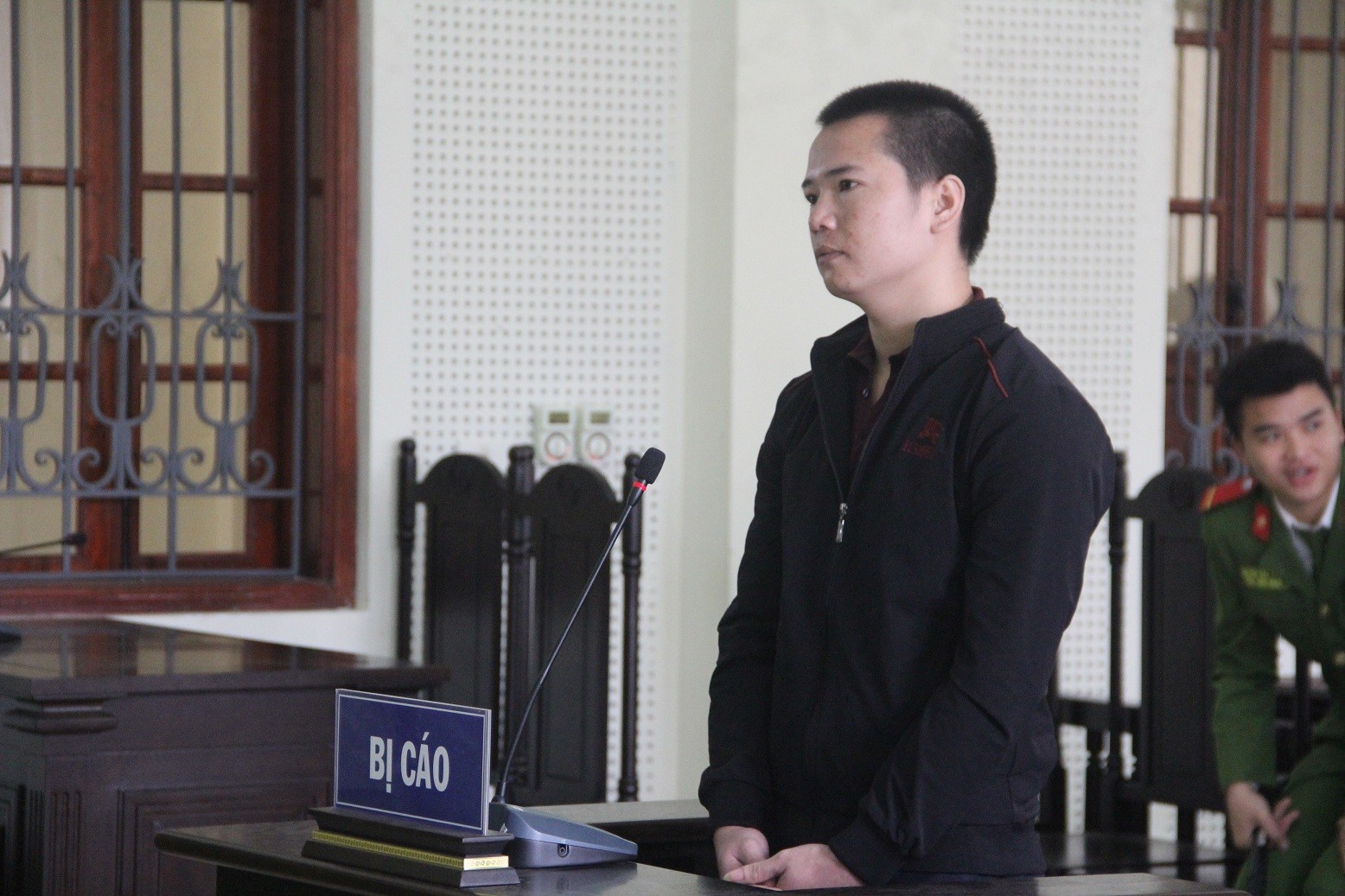 Nam thanh niên giết người vì… bị rọi đèn pha vào mặt bị tăng hình phạt lên 17 năm tù giam - Ảnh 1. Nam thanh niên giết người vì… bị rọi đèn pha vào mặt bị tăng hình phạt lên 17 năm tù giam - Ảnh 1.