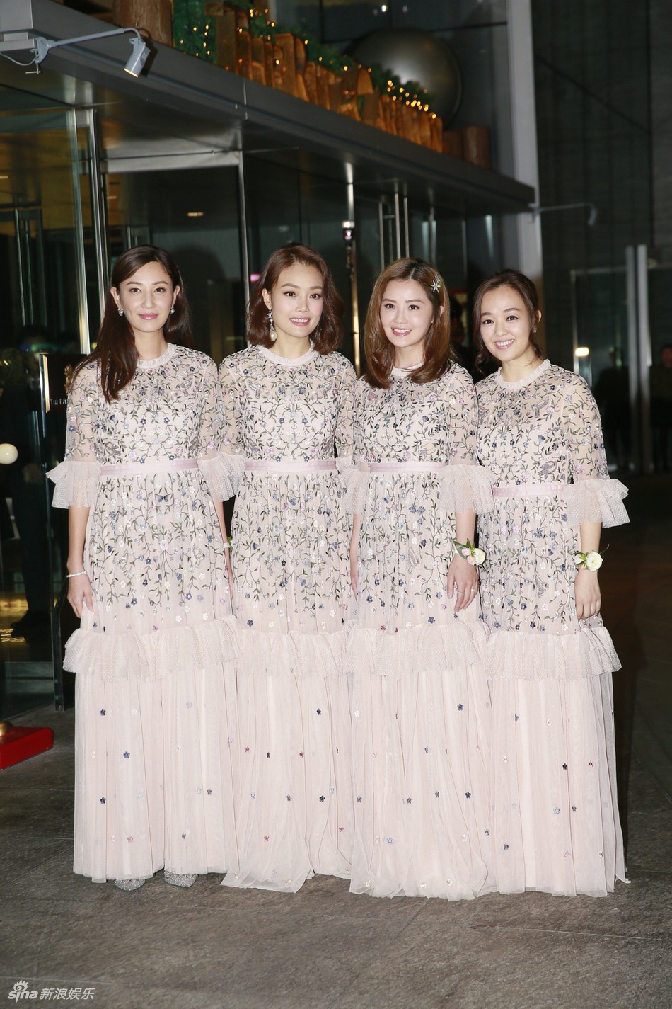 Đám cưới hoành tráng của Chung Hân Đồng: Ông trùm showbiz Hong Kong, con gái tài phiệt Macau cùng dàn sao hạng A tề tựu đông đủ - Ảnh 6. Đám cưới hoành tráng của Chung Hân Đồng: Ông trùm showbiz Hong Kong, con gái tài phiệt Macau cùng dàn sao hạng A tề tựu đông đủ - Ảnh 6.