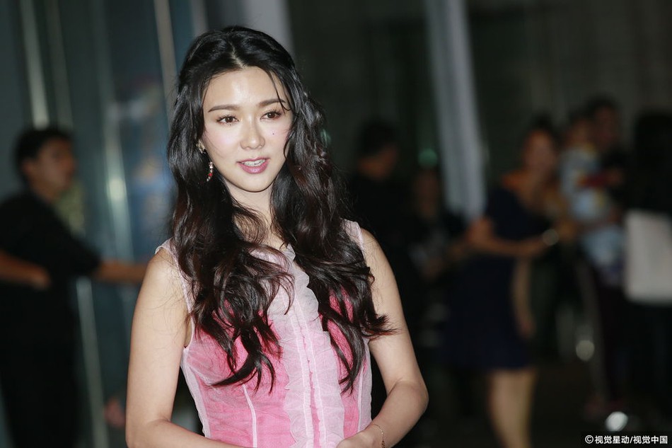 Đám cưới hoành tráng của Chung Hân Đồng: Ông trùm showbiz Hong Kong, con gái tài phiệt Macau cùng dàn sao hạng A tề tựu đông đủ - Ảnh 24. Đám cưới hoành tráng của Chung Hân Đồng: Ông trùm showbiz Hong Kong, con gái tài phiệt Macau cùng dàn sao hạng A tề tựu đông đủ - Ảnh 24.