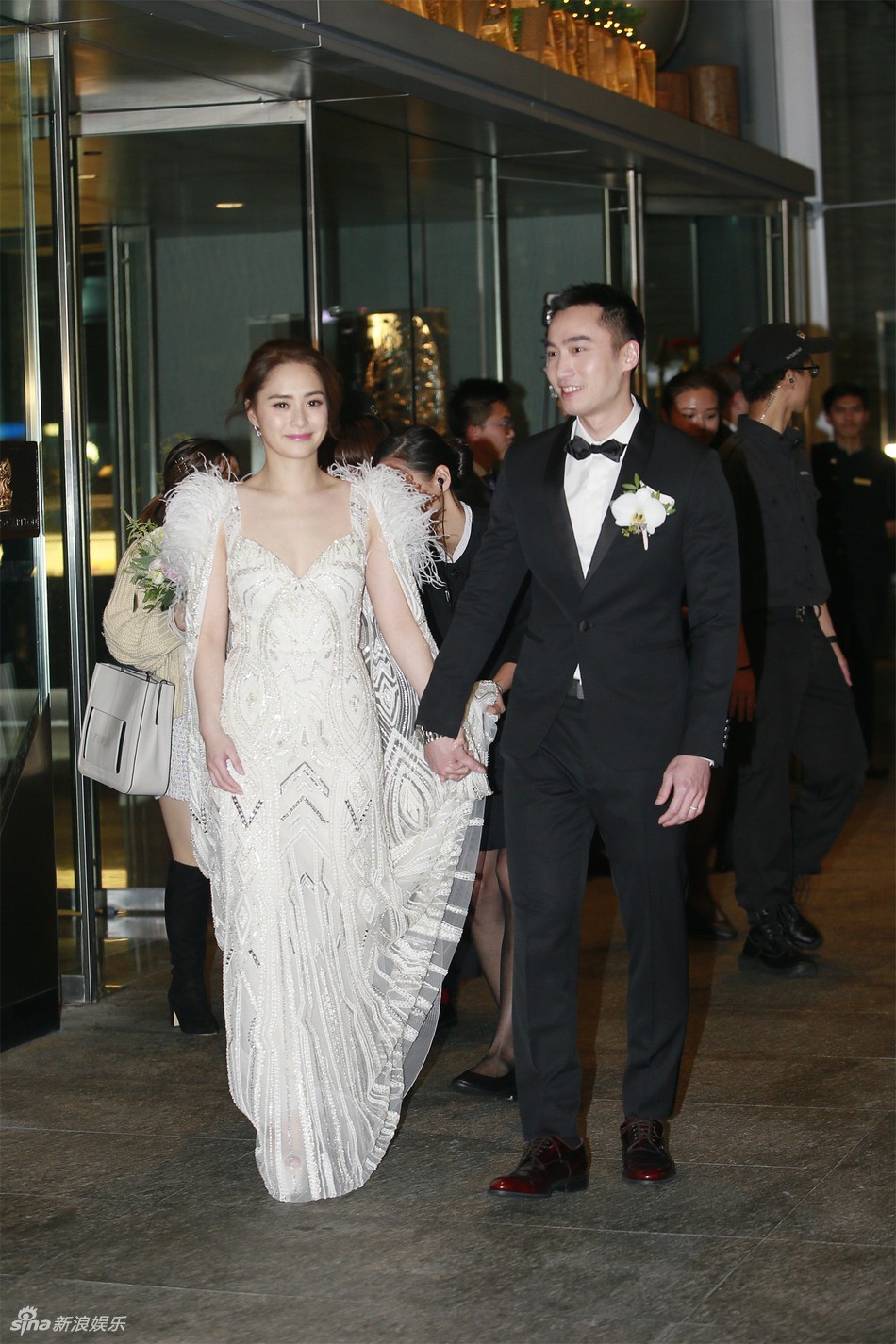 Đám cưới hoành tráng của Chung Hân Đồng: Ông trùm showbiz Hong Kong, con gái tài phiệt Macau cùng dàn sao hạng A tề tựu đông đủ - Ảnh 2. Đám cưới hoành tráng của Chung Hân Đồng: Ông trùm showbiz Hong Kong, con gái tài phiệt Macau cùng dàn sao hạng A tề tựu đông đủ - Ảnh 2.