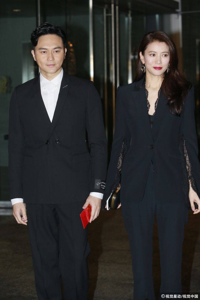 Đám cưới hoành tráng của Chung Hân Đồng: Ông trùm showbiz Hong Kong, con gái tài phiệt Macau cùng dàn sao hạng A tề tựu đông đủ - Ảnh 21. Đám cưới hoành tráng của Chung Hân Đồng: Ông trùm showbiz Hong Kong, con gái tài phiệt Macau cùng dàn sao hạng A tề tựu đông đủ - Ảnh 21.