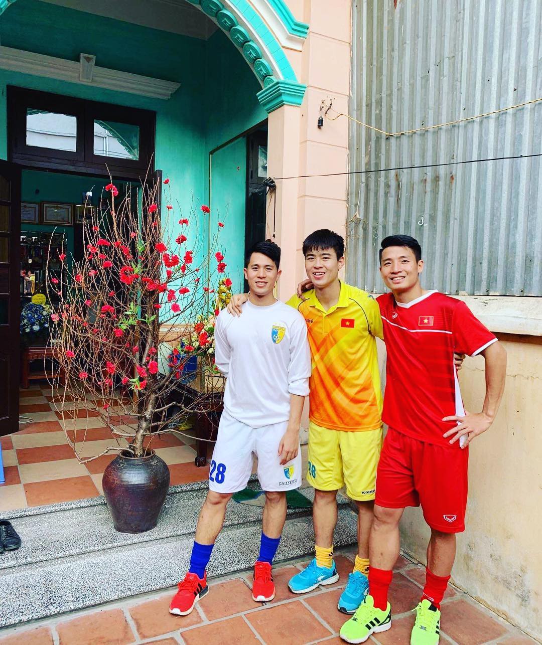 Tập trung tuyển Việt Nam chuẩn bị Asian Cup, Duy Mạnh cảm thán: Anh em nhớ Bồ Trọng - Ảnh 1. Tập trung tuyển Việt Nam chuẩn bị Asian Cup, Duy Mạnh cảm thán: Anh em nhớ Bồ Trọng - Ảnh 1.