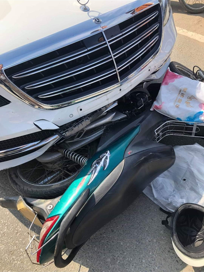 Không may tông trúng chiếc Mercedes mới coóng, tài xế xe ôm sợ đến mức tim nhảy ra ngoài và cái kết bất ngờ từ chị chủ xe - Ảnh 2.