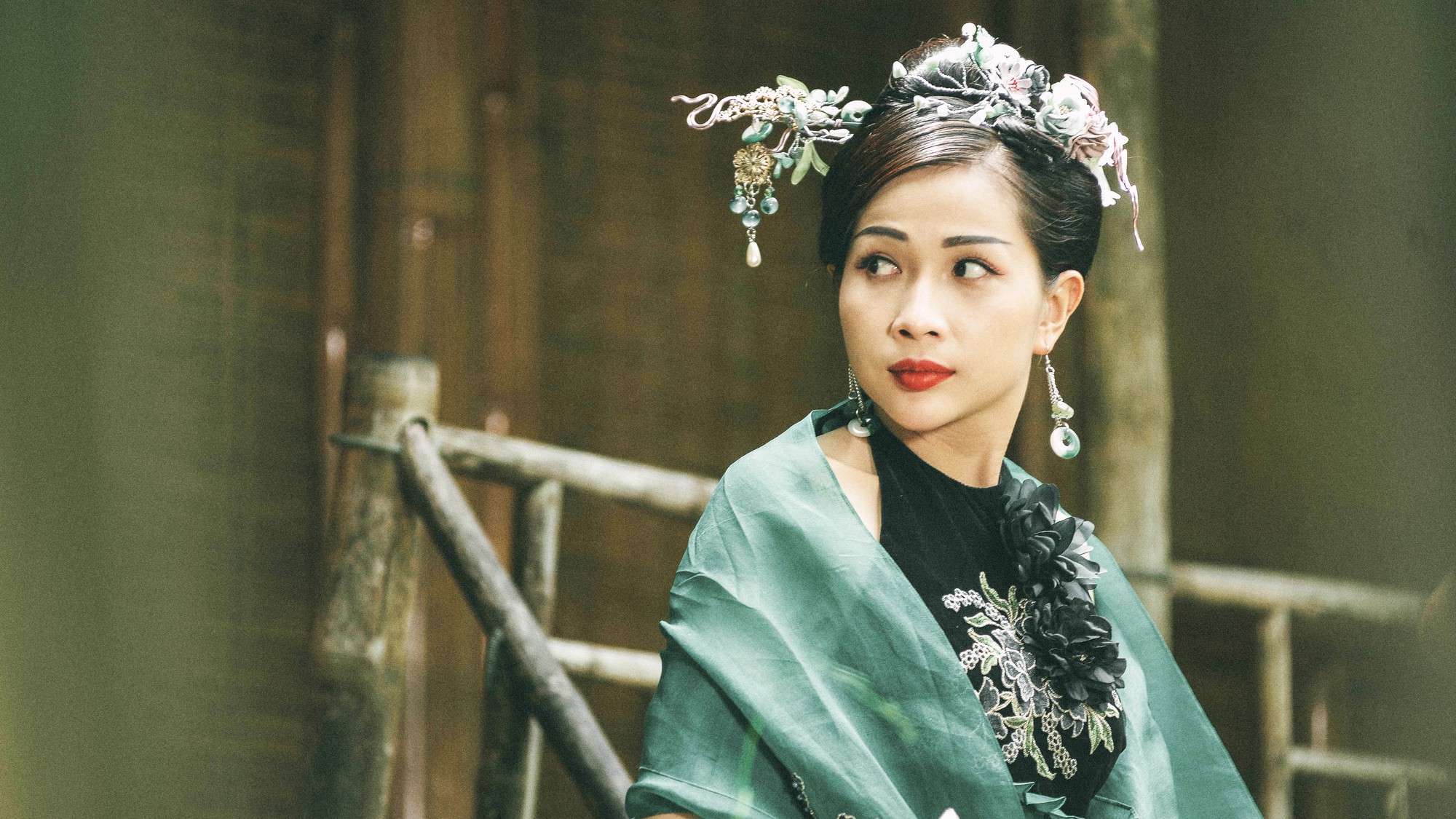 Trấn Thành khoe... mông cực nhắng trong trailer gay cấn vừa tung của phim Tết Trạng Quỳnh - Ảnh 9. Trấn Thành khoe... mông cực nhắng trong trailer gay cấn vừa tung của phim Tết Trạng Quỳnh - Ảnh 9.