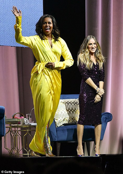 Bộ váy hoàng kim và đôi boot ma thuật lấp lánh của bà Michelle Obama là tâm điểm MXH Mỹ lúc này - Ảnh 5.