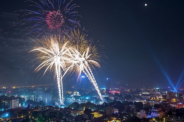 Hà Nội sẽ bắn pháo hoa vào Giao thừa Tết Nguyên đán 2019 - Ảnh 1. Hà Nội sẽ bắn pháo hoa vào Giao thừa Tết Nguyên đán 2019 - Ảnh 1.