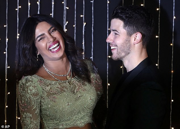 Đám cưới dài hơi nhất lịch sử showbiz: Nick Jonas và vợ Hoa hậu khiến dân tình than trời vì lại làm thêm tiệc cưới thứ 3! - Ảnh 2.