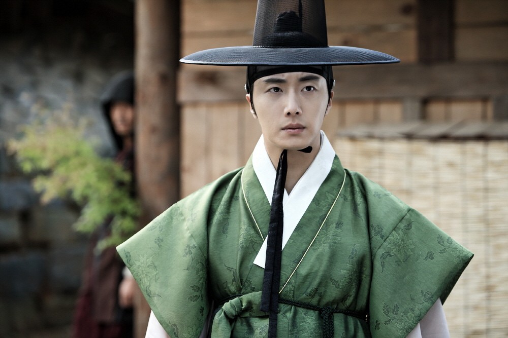 Jung Il Woo nắm tay Go Ara cùng tạo phản giành lại ngôi vị trong phim mới Haechi - Ảnh 6. Jung Il Woo nắm tay Go Ara cùng tạo phản giành lại ngôi vị trong phim mới Haechi - Ảnh 6.