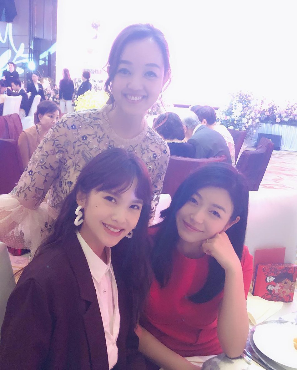 Chung Hân Đồng nghẹn ngào xúc động khi ông xã tuyên bố: Kể từ giờ phút này, con sẽ luôn nỗ lực để chăm sóc cô ấy - Ảnh 11. Chung Hân Đồng nghẹn ngào xúc động khi ông xã tuyên bố: Kể từ giờ phút này, con sẽ luôn nỗ lực để chăm sóc cô ấy - Ảnh 11.