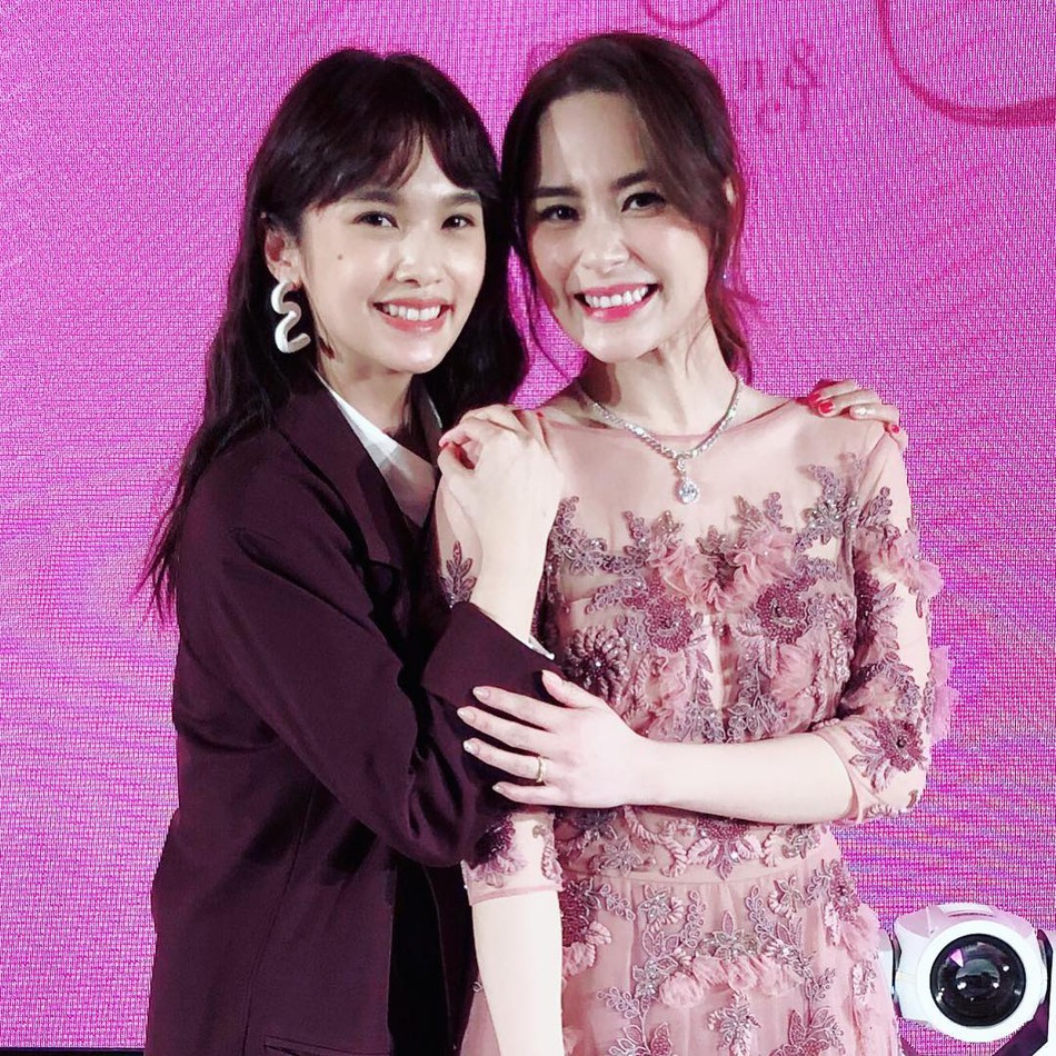 Chung Hân Đồng nghẹn ngào xúc động khi ông xã tuyên bố: Kể từ giờ phút này, con sẽ luôn nỗ lực để chăm sóc cô ấy - Ảnh 12. Chung Hân Đồng nghẹn ngào xúc động khi ông xã tuyên bố: Kể từ giờ phút này, con sẽ luôn nỗ lực để chăm sóc cô ấy - Ảnh 12.