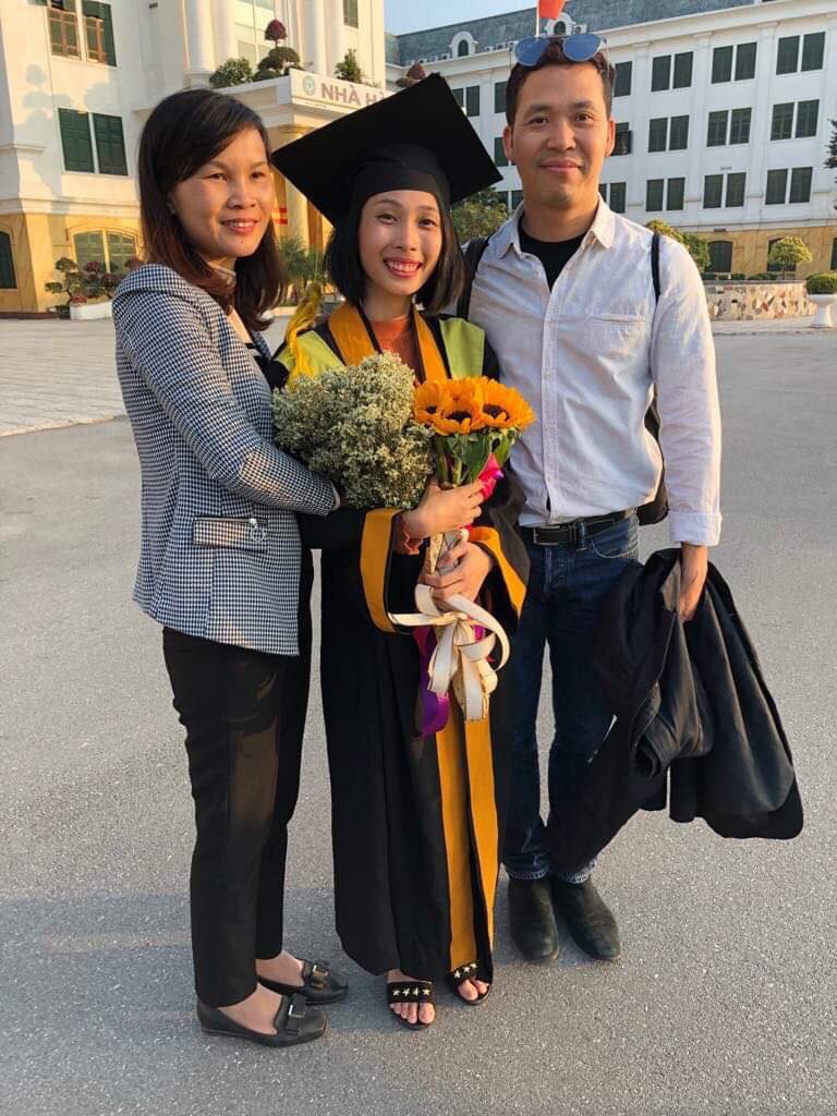 Cô gái ung thư 22 tuổi từng diễn vai về chính cuộc đời mình bật khóc ngày nhận bằng tốt nghiệp: Ước mơ của mình đã thành hiện thực rồi - Ảnh 6. Cô gái ung thư 22 tuổi từng diễn vai về chính cuộc đời mình bật khóc ngày nhận bằng tốt nghiệp: Ước mơ của mình đã thành hiện thực rồi - Ảnh 6.