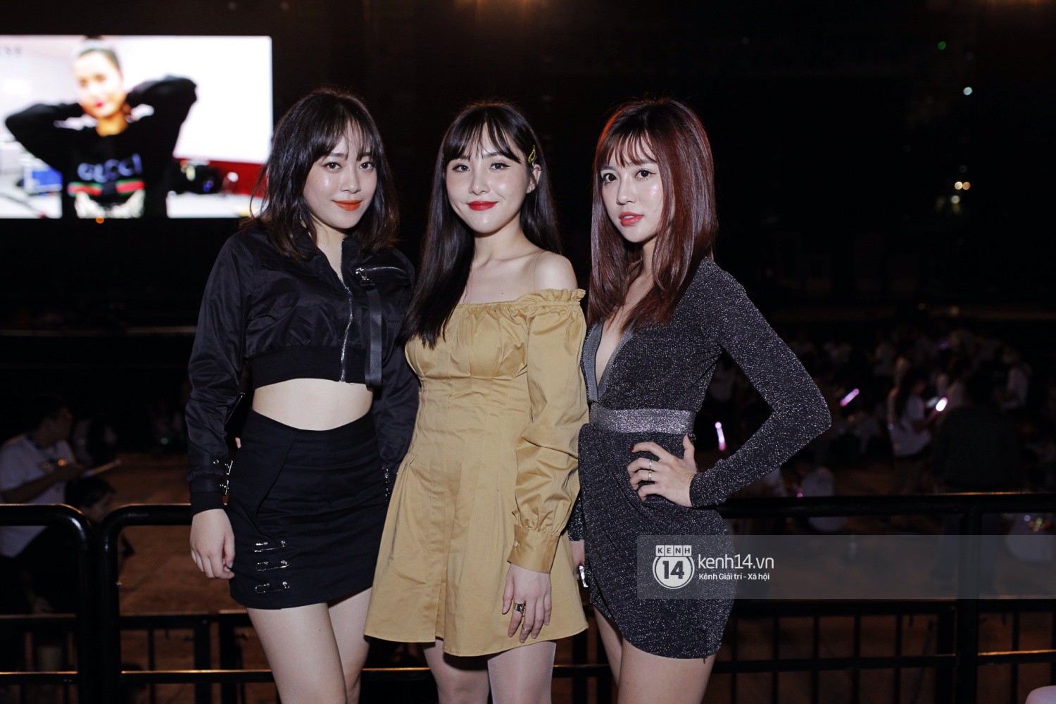 Minh Hằng và Khả Ngân lên đồ cực chất, dàn sao Việt đình đám cầm lighstick sẵn sàng quẩy trong liveshow Đông Nhi - Ảnh 10. Minh Hằng và Khả Ngân lên đồ cực chất, dàn sao Việt đình đám cầm lighstick sẵn sàng quẩy trong liveshow Đông Nhi - Ảnh 10.