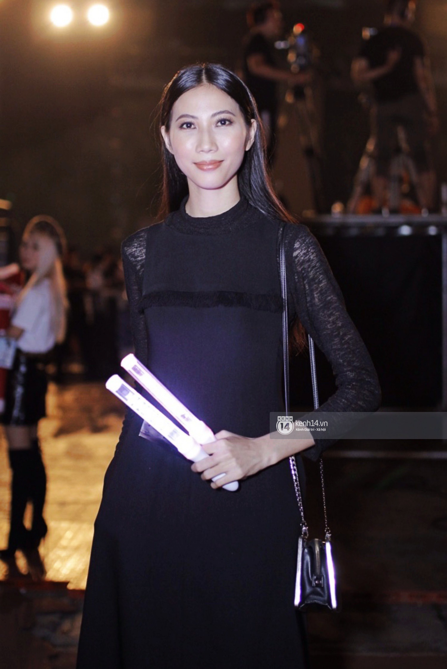 Minh Hằng và Khả Ngân lên đồ cực chất, dàn sao Việt đình đám cầm lighstick sẵn sàng quẩy trong liveshow Đông Nhi - Ảnh 4. Minh Hằng và Khả Ngân lên đồ cực chất, dàn sao Việt đình đám cầm lighstick sẵn sàng quẩy trong liveshow Đông Nhi - Ảnh 4.