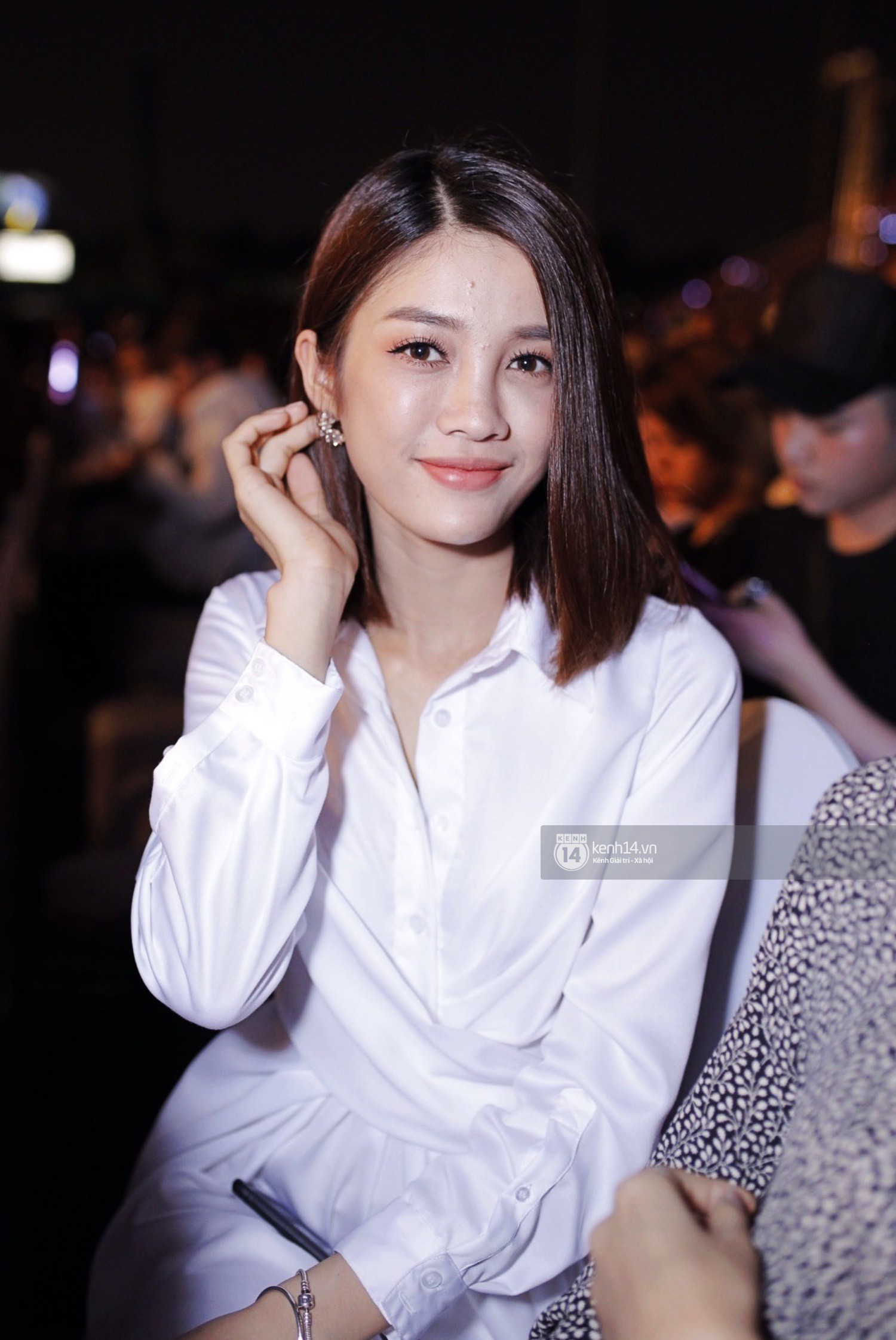 Minh Hằng và Khả Ngân lên đồ cực chất, dàn sao Việt đình đám cầm lighstick sẵn sàng quẩy trong liveshow Đông Nhi - Ảnh 11. Minh Hằng và Khả Ngân lên đồ cực chất, dàn sao Việt đình đám cầm lighstick sẵn sàng quẩy trong liveshow Đông Nhi - Ảnh 11.