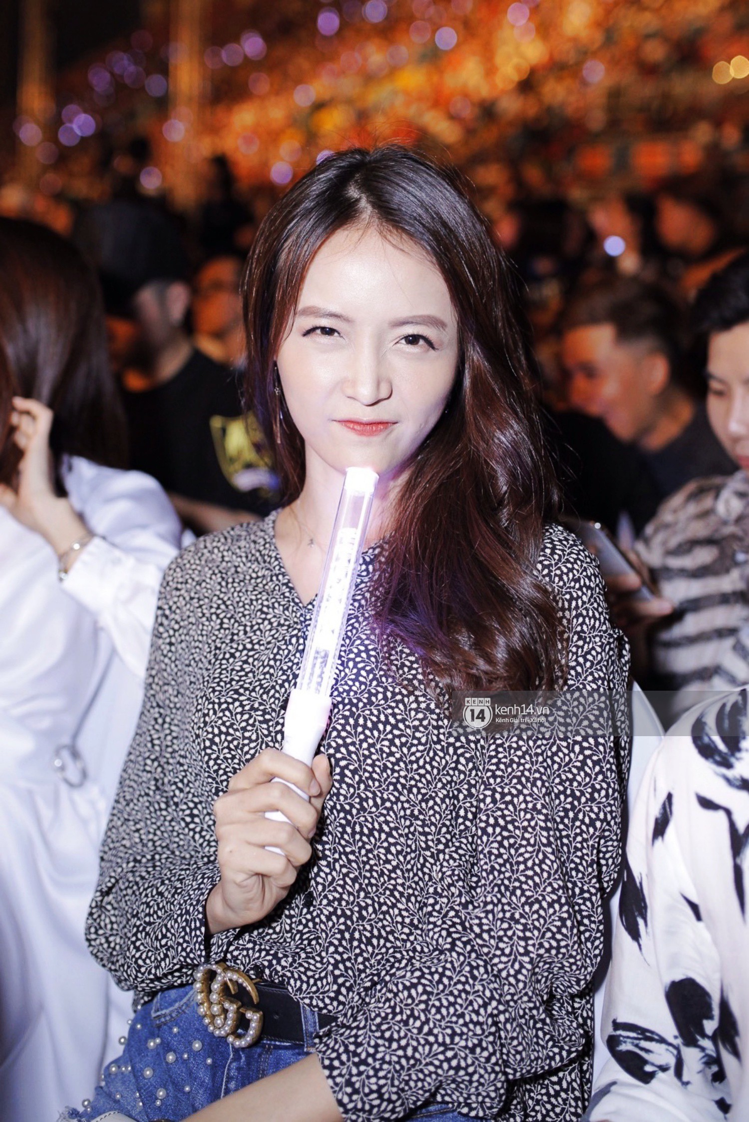 Minh Hằng và Khả Ngân lên đồ cực chất, dàn sao Việt đình đám cầm lighstick sẵn sàng quẩy trong liveshow Đông Nhi - Ảnh 12. Minh Hằng và Khả Ngân lên đồ cực chất, dàn sao Việt đình đám cầm lighstick sẵn sàng quẩy trong liveshow Đông Nhi - Ảnh 12.