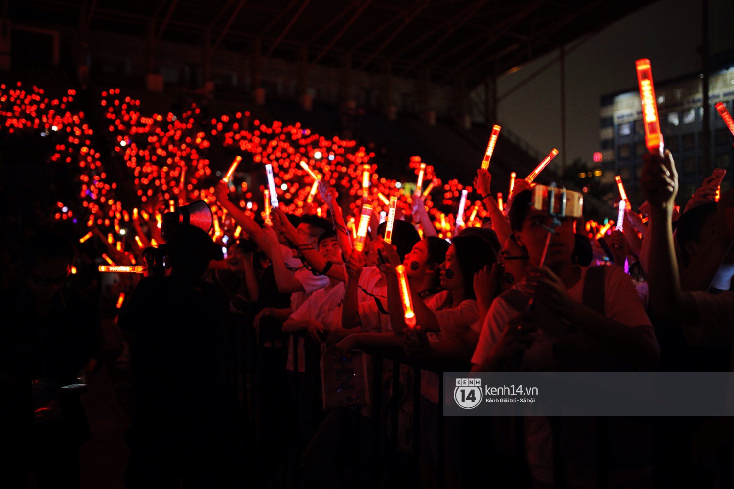 Minh Hằng và Khả Ngân lên đồ cực chất, dàn sao Việt đình đám cầm lighstick sẵn sàng quẩy trong liveshow Đông Nhi - Ảnh 21. Minh Hằng và Khả Ngân lên đồ cực chất, dàn sao Việt đình đám cầm lighstick sẵn sàng quẩy trong liveshow Đông Nhi - Ảnh 21.
