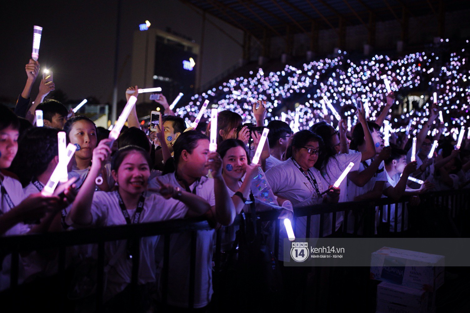Minh Hằng và Khả Ngân lên đồ cực chất, dàn sao Việt đình đám cầm lighstick sẵn sàng quẩy trong liveshow Đông Nhi - Ảnh 18. Minh Hằng và Khả Ngân lên đồ cực chất, dàn sao Việt đình đám cầm lighstick sẵn sàng quẩy trong liveshow Đông Nhi - Ảnh 18.